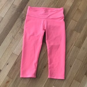 Hot pink Fabletics capri workout pants